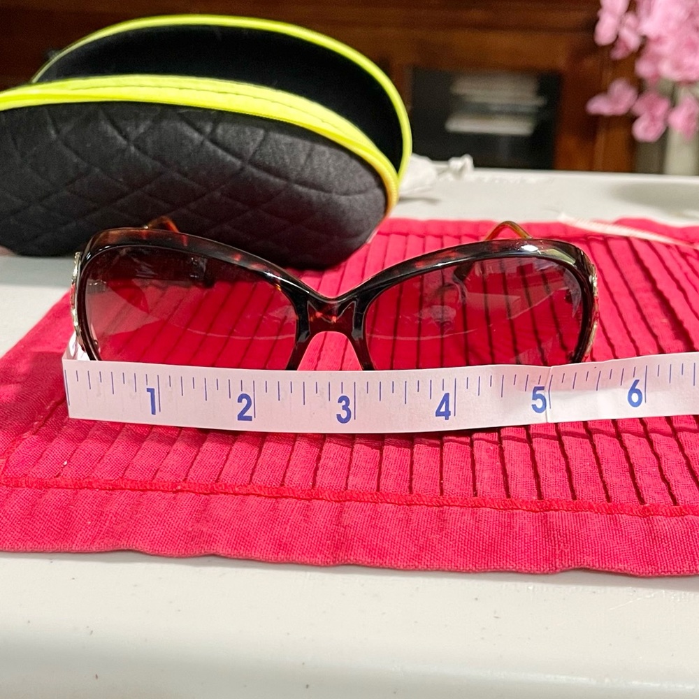 Betsey Johnson sunglasses - Picture 10 of 12